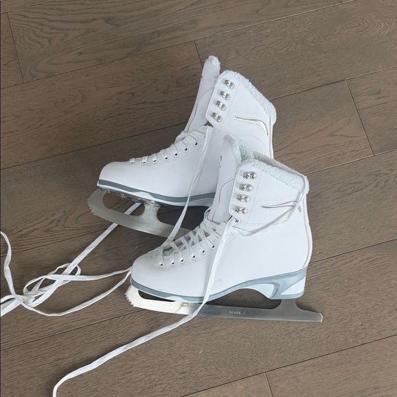 soft skate by jackson Other - White Ice Skates